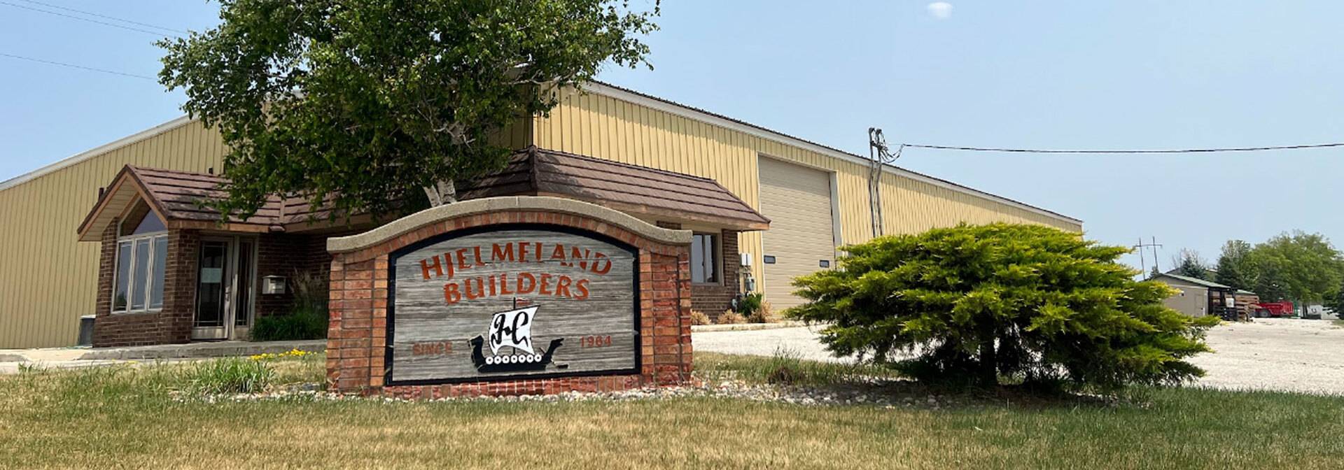 Picture of the outside of Hjelmeland Builders office