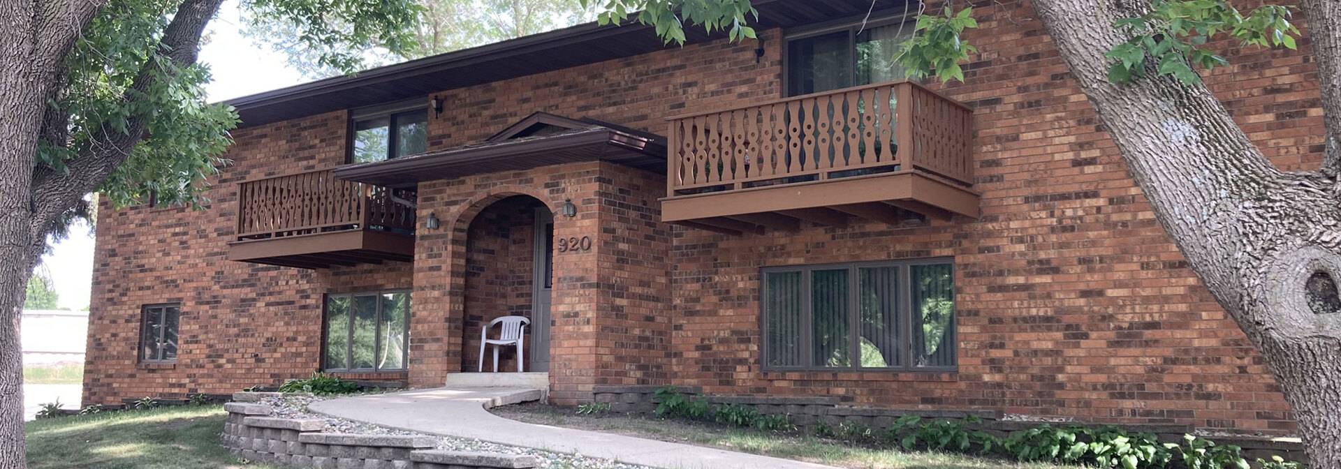 Picture of the front of a brick apartment building